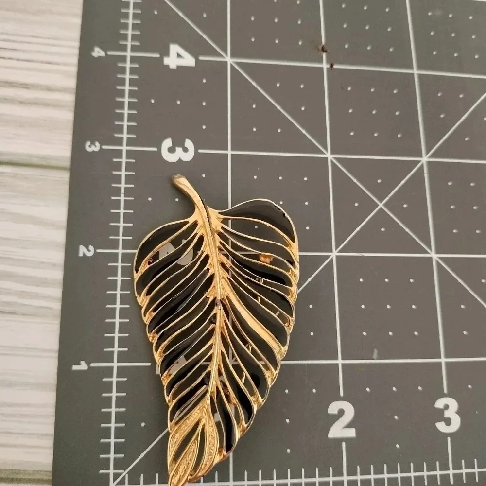 Vintage Black Enamel Leaf Brooch Pin Lapel Gold Tone